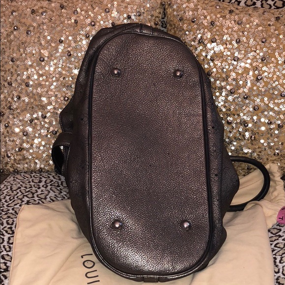 🌸SOLD🌸 Louis Vuitton Mahina Metallic Pewter GUC - Picture 6 of 8